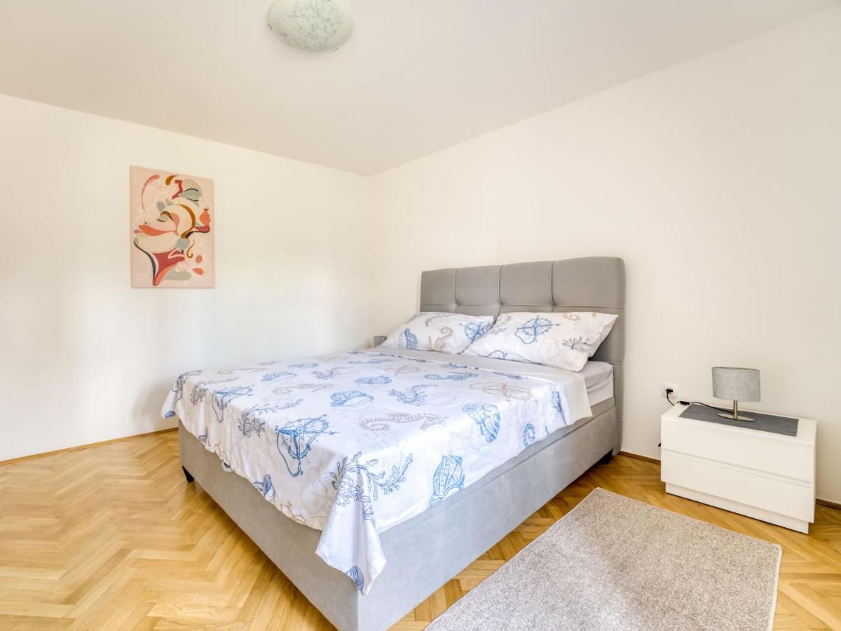 Edo-2 By Interhome * Laurana